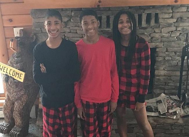 O bunică și-a născut nepoții, la 55 de ani! „Ce nu ai face pentru cei pe care îi iubești?” - Foto