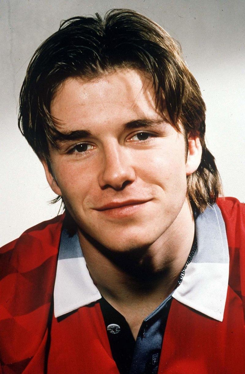 David Beckham a împlinit 44 de ani! Cum arăta fotbalistul pe când era doar un puști, fără tatuaje și fără mușchi