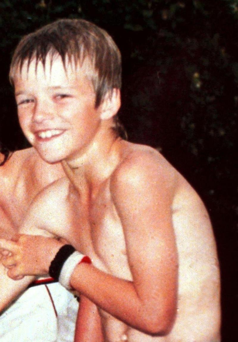 David Beckham a împlinit 44 de ani! Cum arăta fotbalistul pe când era doar un puști, fără tatuaje și fără mușchi