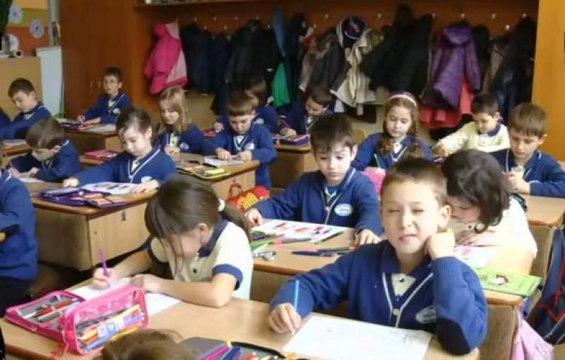 Oficial! Vacanța vine mai devreme! Când termină elevii cursurile!