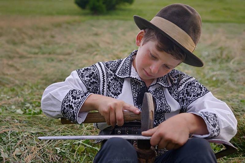 "Crăișorul munților” a murit, la 14 ani, căzând de pe stânci...Vlăduțe, să ne ierți, eram ocupați cu altele...