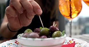 Mănânci măsline? Vei uita complet de acest obicei dacă afli ce conțin, de fapt!