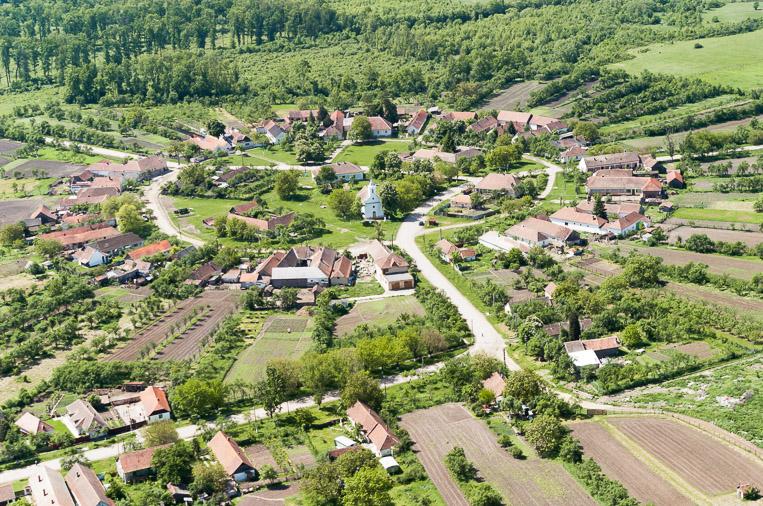 Povestea singurului sat rotund din România. Diametrul: 210 metri. ”Vreau să-mi colonizați Banatul”