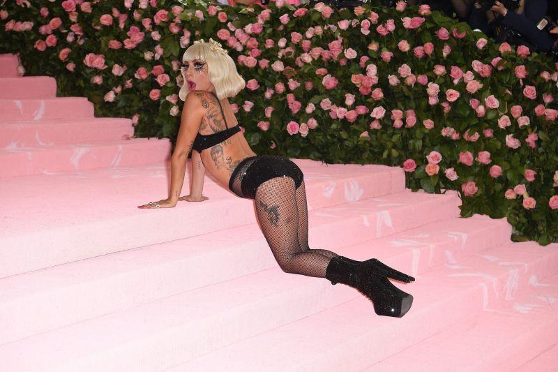 Dezmăț total la Met Gala 2019. Cele mai bizare ținute și apariții de pe covorul roz | FOTO