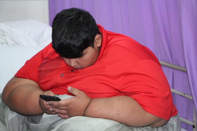 Are 10 ani și 200 de kilograme. „Cel mai gras copil din lume” se luptă pentru a deveni un om normal