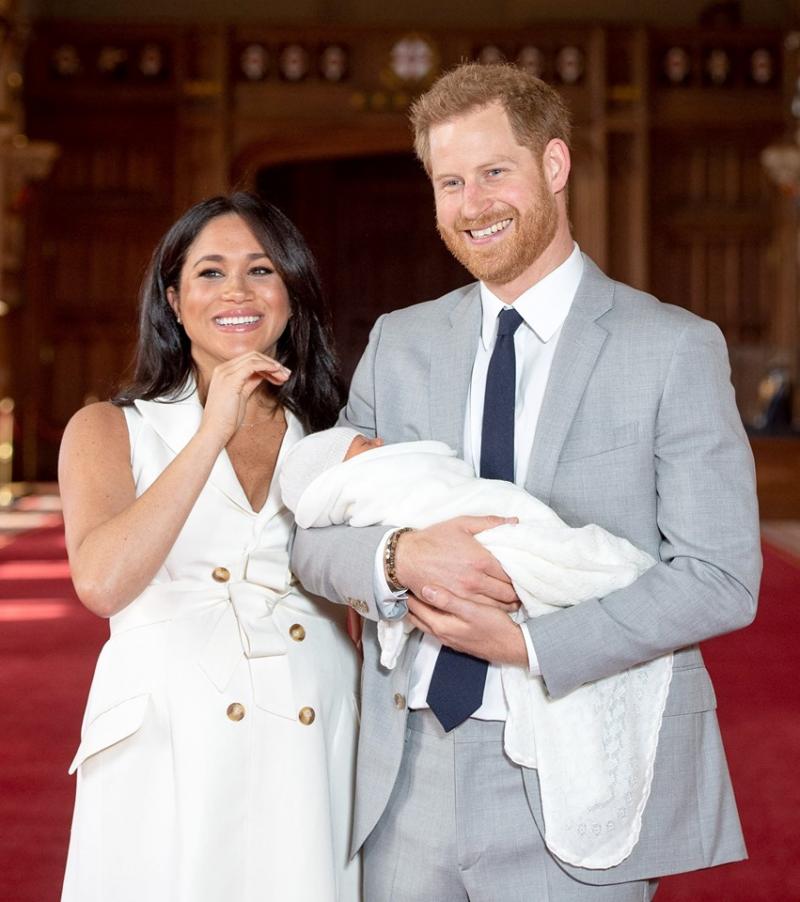 Prințul Harry și Meghan Markle, din nou în centrul unor controverse! De ce bebelușul regal a fost ținut în brațe de ducele de Sussex 