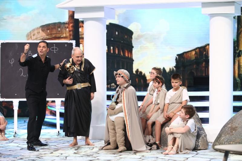 Diseară, de la ora 20:00, la Antena 1: Yoda, Donald Trump, Iron Man, Romulus, Copacul din Eden și un simpatic Troll urcă pe Scena misterelor