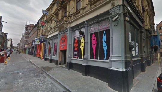 Așa arată un amărât care își dă seama că a cheltuit aproape 4.000 de euro într-un club de striptease: „Se vede momentul în care sufletul îi iese din corp”