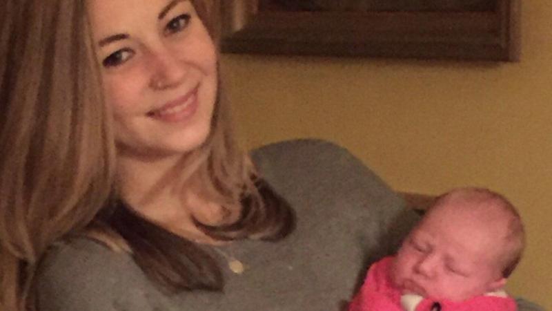 O femeie a aflat de sarcina sa în momentul în care a născut!  Mama a suportat durerile nașterii și i-a dat viață copilului său în baie