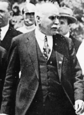 „Școală cât mai multă!”. Cine a fost omul care a introdus Bacalaureatul în România, examenul pe care Eliade l-a numit „absurd”, și cât de bogat a ajuns