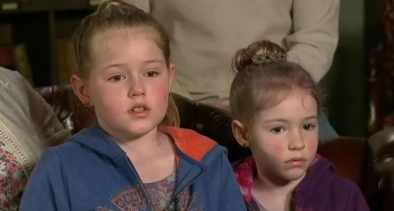 „S-au salvat una pe alta”! Două copile au supraviețuit, 40 de ore, rătăcite în pădure. Au băut apă de ploaie, scursă de pe frunzele copacilor