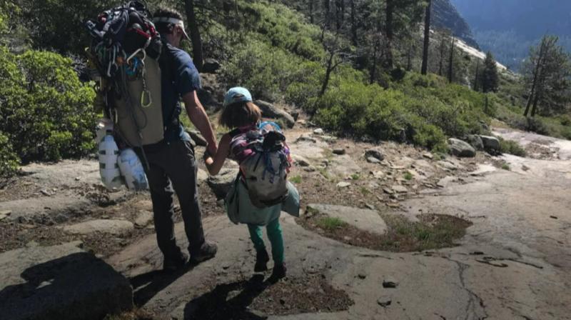 La doar zece ani, a scris istorie! Împreună cu tatăl ei, a escaladat unul dintre cele mai periculoase vârfuri din lume