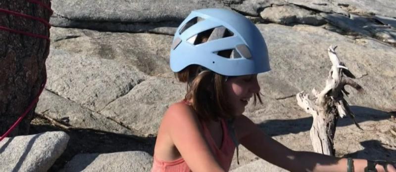 La doar zece ani, a scris istorie! Împreună cu tatăl ei, a escaladat unul dintre cele mai periculoase vârfuri din lume