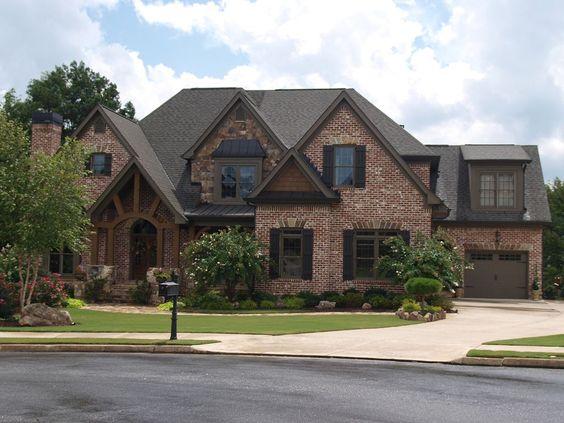 Case din lemn sau din cărămidă? Avantaje și dezavantaje