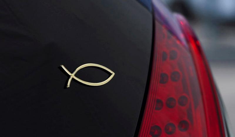 Semnificația simbolului pe care îl vezi pe multe mașini