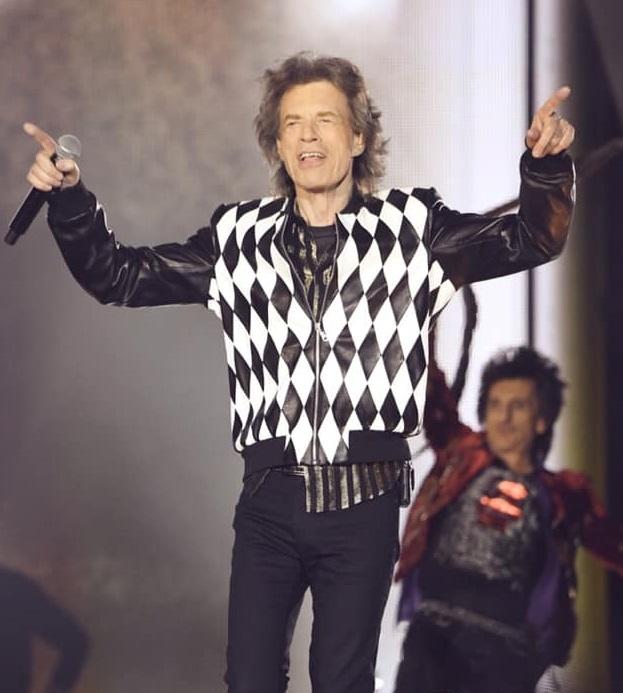 Mick Jagger a revenit pe scenă în primul concert după ...