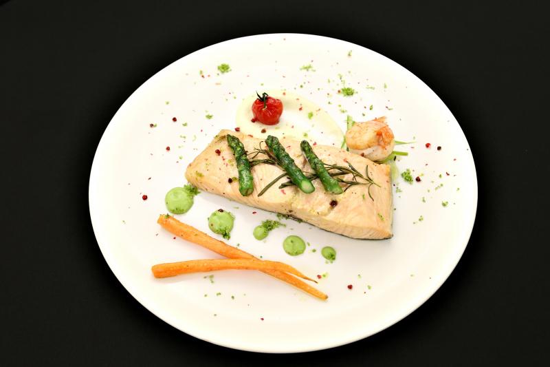 Două farfurii de fine-dining în cursa pentru 10.000 Euro