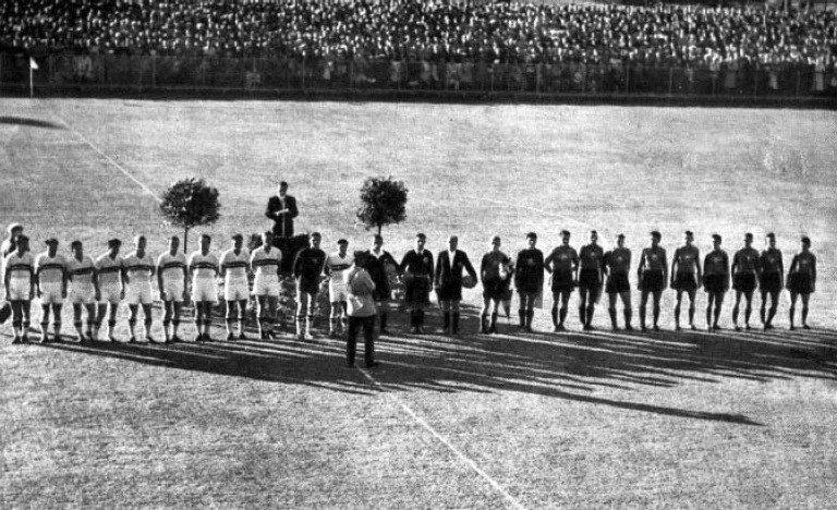 A patra Olimpiadă! Am mers cu trenul, la clasa a III-a, am mâncat ciorbă la cină, am furat-o cu 6-0, am jucat în 10