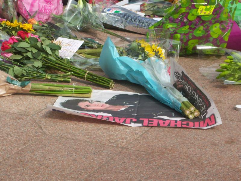 La 10 ani de la moarte, Michael Jackson este, în continuare, fabrică de bani pentru rudele sale! Suma fabuloasă pe care au încasat-o, în ultimii ani