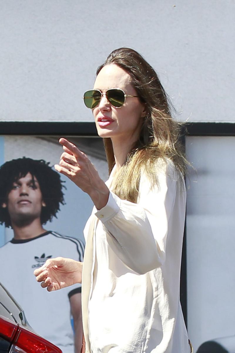 Angelina Jolie și Keanu Reeves - dragoste secretă! „Nu a mai fost atât de entuziasmată de un bărbat de când l-a cunoscut pe Brad”