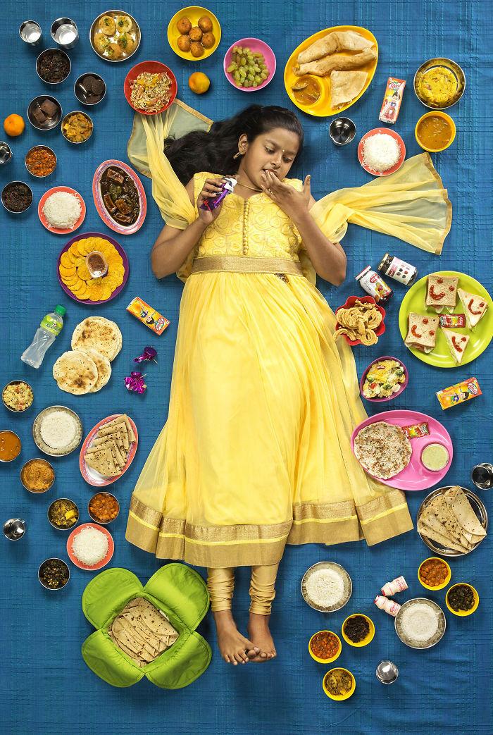 Banane, cereale, sfeclă și orez! Al tău ce mănâncă? Cum arată mesele copiilor din întreaga lume (Foto)