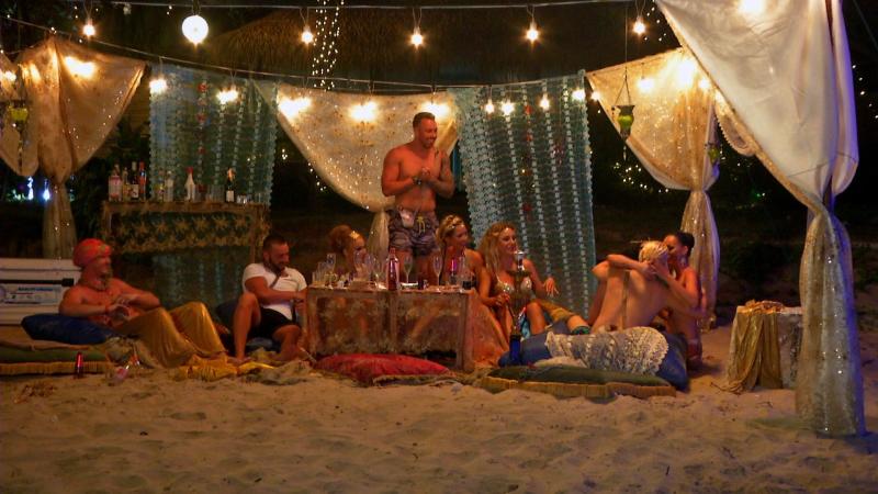 Recordul lui Adrian de a cădea în ispită după doar 4 ore a fost doborât!  “Dar nu mai bine ne sărutăm?”