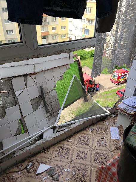 Explozie într-un bloc din județul Cluj. Un bătrân a ajuns la spital cu arsuri grave - Foto