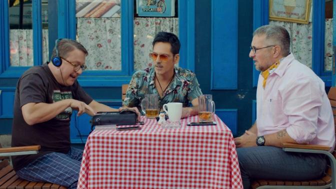 Orlando (Ștefan Bănică) și Ducu (Marius Florea Vizante) se tranformă în detectivi particulari, în ultimul episod Liber ca pasărea cerului