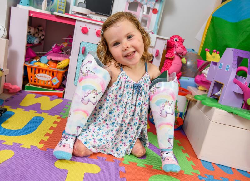 A rămas fără mâini și picioare înainte să împlinească un an. I le-a furat o boală cumplită. Astăzi, micuța este un exemplu de ambiție