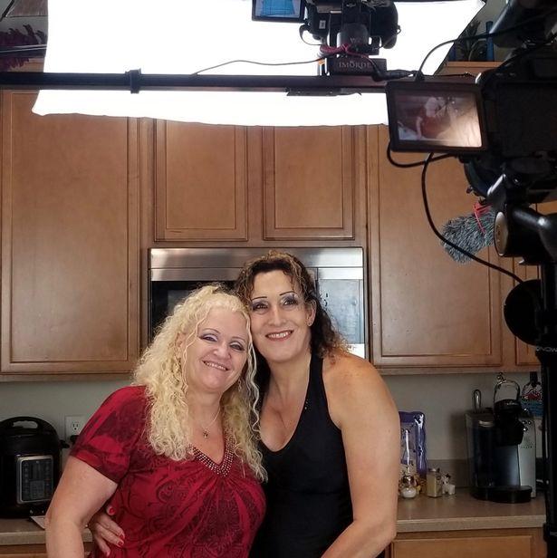 Un soț și o soție s-au recăsătorit ca... soție și soție! „Viața noastră amoroasă este mai bună ca oricând. Acum înțeleg” - Foto