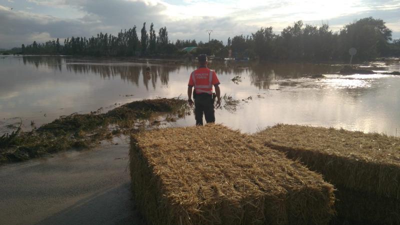 Inundații în nordul Spaniei. Trupul unui bărbat a fost găsit într-o mașină luată de ape