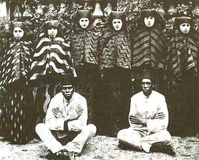 Mâncau cenușă, își scoteau intestinele și se castrau. Cele mai bizare practici care preamăreau prietenia, supunerea și onoarea!