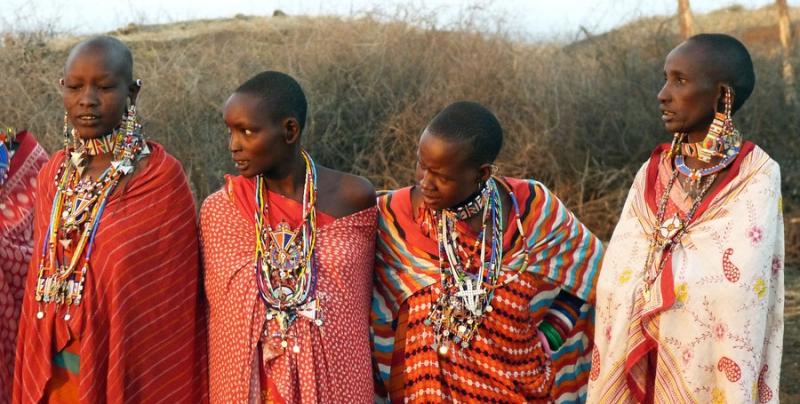 Mâncau cenușă, își scoteau intestinele și se castrau. Cele mai bizare practici care preamăreau prietenia, supunerea și onoarea!