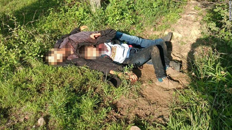 Tată și fiu găsiți pe marginea drumului în Mexic. Copilul abia mai respira