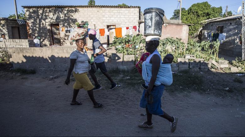 Din cauza secetei peste două milioane de oameni nu pot folosi apa curată.  Aceștia au voie doar o dată pe săptămână la robinet