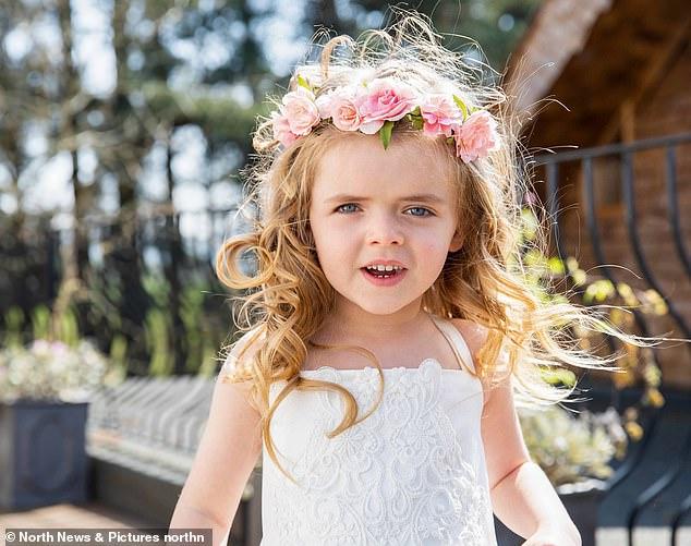 Ea este fetița care a primit un „cap nou”. Medicii i-au spart craniul în bucățele și l-au reconstruit de la zero