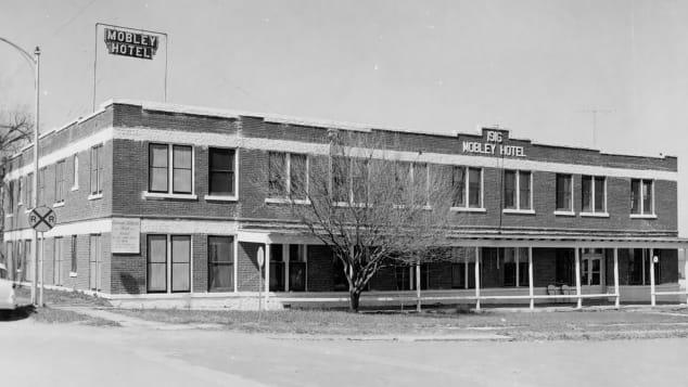 Brand-ul de hoteluri Hilton serbează 100 de ani de la înființare. Un localnic din Texax a cumpărat un hotel în anul 1919
