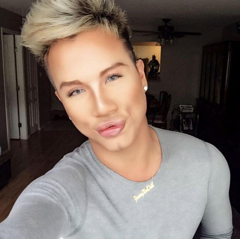 A cheltuit o mică avere pentru a se transforma într-o păpușă Ken în carne și oase! Cum arăta bărbatul înainte