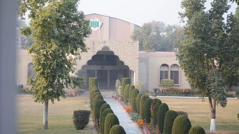 L-au &icirc;mpușcat &icirc;n față de șase ori, dar n-au reușit să-l omoare. &bdquo;Mi-au scos un os din picior și mi-au reconstruit obrazul din el.&rdquo;