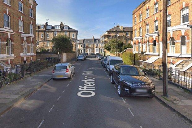 „Era sânge peste tot!”. Un bărbat a căzut dintr-un avion și s-a prăbușit într-o grădină, la câțiva centimetri de o persoană care făcea plajă