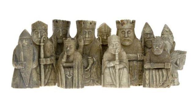 „Habar n-aveam că valorează atât! Mama credea că avea puteri supranaturale!”. O piesă de șah pe care o familie o credea banală este, de fapt, o adevărat comoară - Foto