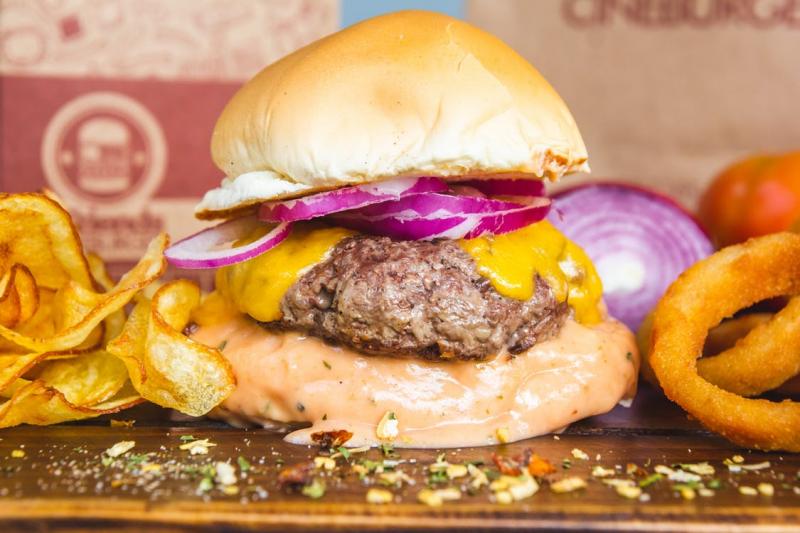 Moarte la pachet: Câte calorii conține cel mai nesănătos prânz?