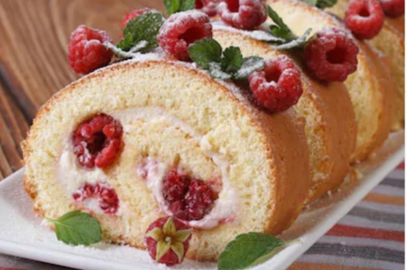 Ruladă cu cremă de vanilie și zmeură. Cum faci o foaie de ruladă perfectă!