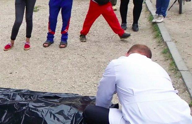 Valentina a aflat că fiul ei a murit, dintr-o fotografie primită pe WhatsApp: „Nu mi s-a spus nimic. I-am văzut trupușorul, în acea imagine”