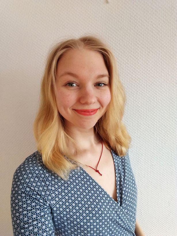 O tânără nu s-a mai spălat pe cap timp de doi ani! Toți rămân uimiți când îi văd părul! Cum arată