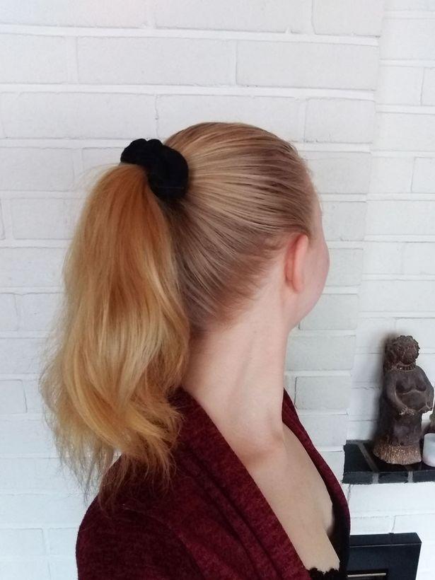 O tânără nu s-a mai spălat pe cap timp de doi ani! Toți rămân uimiți când îi văd părul! Cum arată