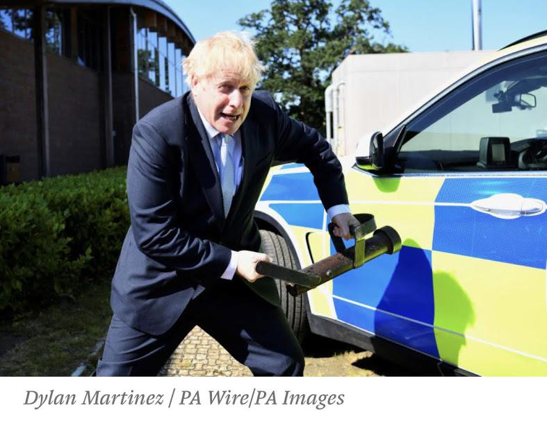 27 de fotografii, cel puțin ciudate, cu prim-ministrul Marii Britanie