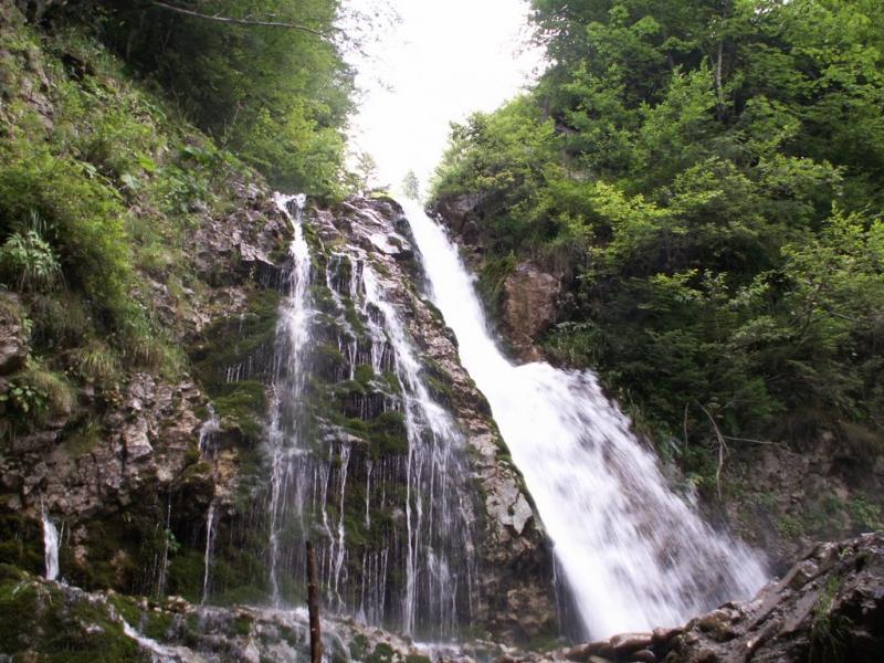 Top cele mai frumoase 15 cascade din România pe care străinii vin să le vadă