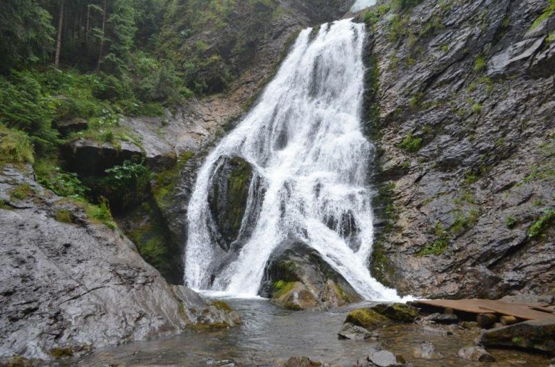 Top cele mai frumoase 15 cascade din România pe care străinii vin să le vadă