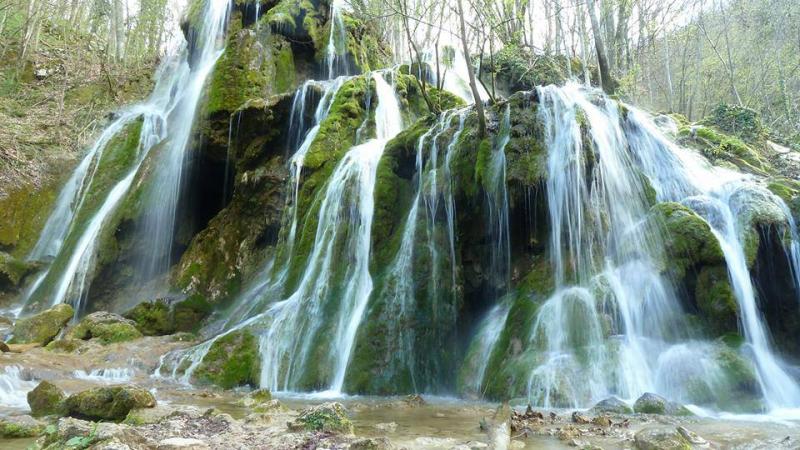Top cele mai frumoase 15 cascade din România pe care străinii vin să le vadă